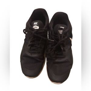 Nike city trainer size 9 black Nikes see pics